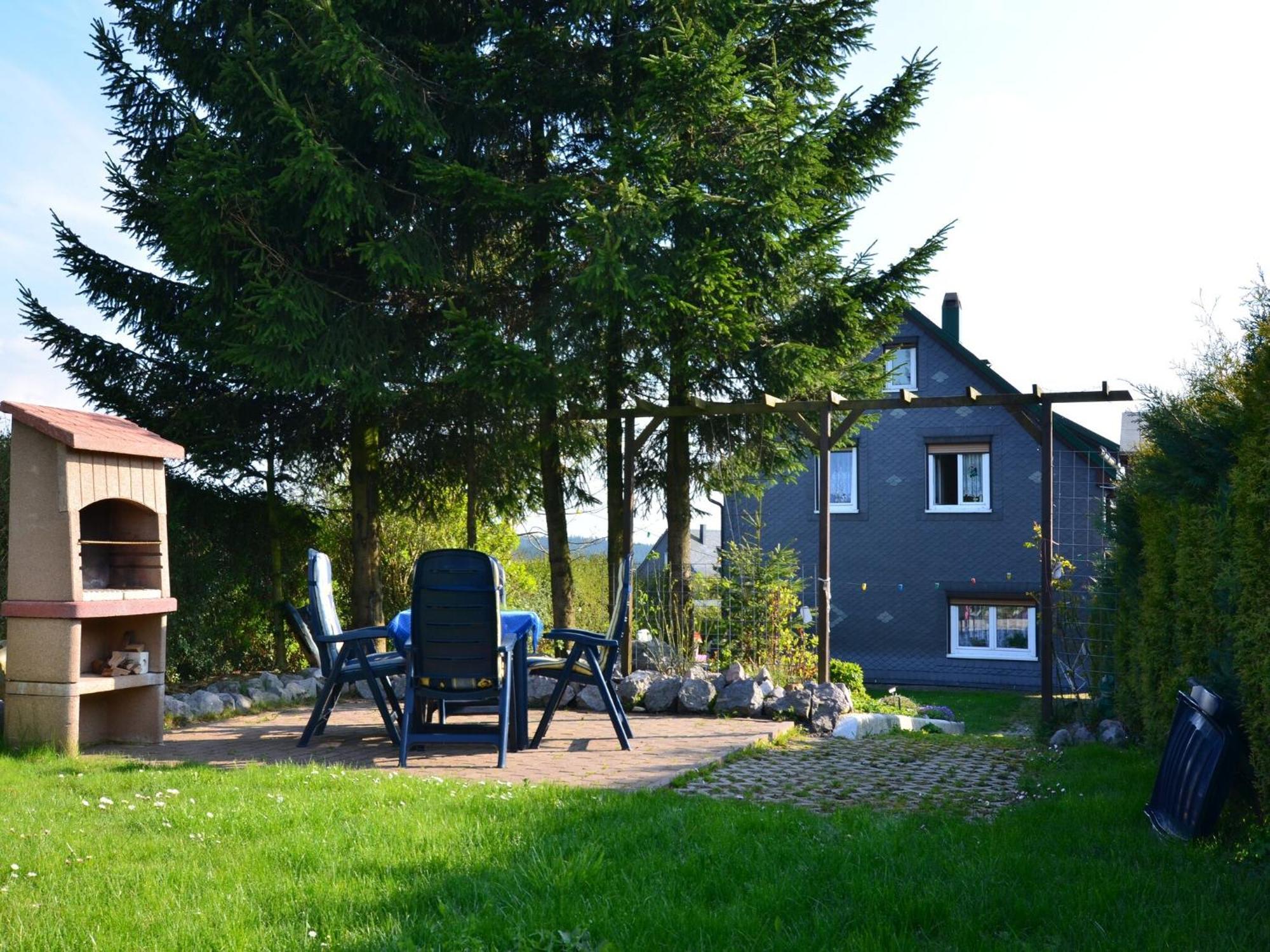 Holiday Home In Neustadt Am Rennsteig With Pond Εξωτερικό φωτογραφία